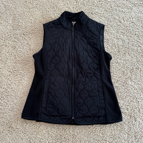 Talbots Jackets & Blazers - Talbots slim quilted puffer vest w fleece sides & snapped vents on back. Sz P